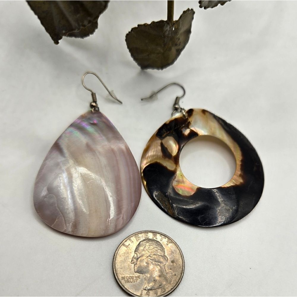 "5/$40" Pair of Mismatched Large Shell Dangle Earrings - Picture 2 of 7